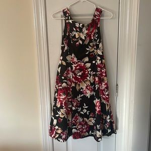 Beautiful White House Black Market dress